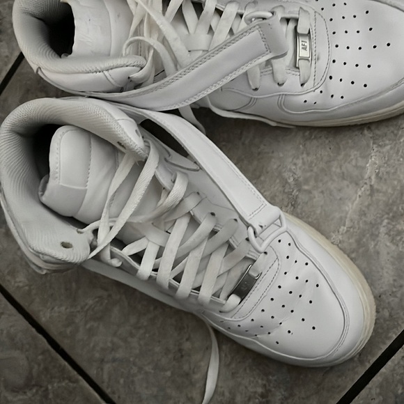 high top white Air Force 1s - Picture 1 of 6